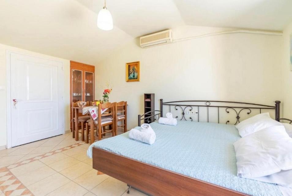 Ferienwohnung La Soffitta Di Bampina Perivólion Exterior foto